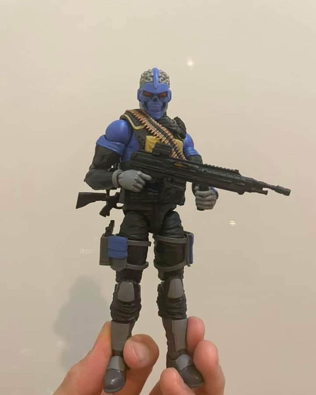 GI Joe Classfieid Range Viper in hand 2