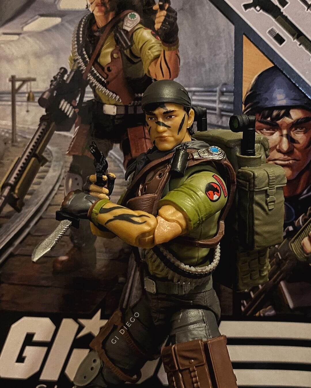 Gi Joe Classified Series Tunnel Rat in hand 14