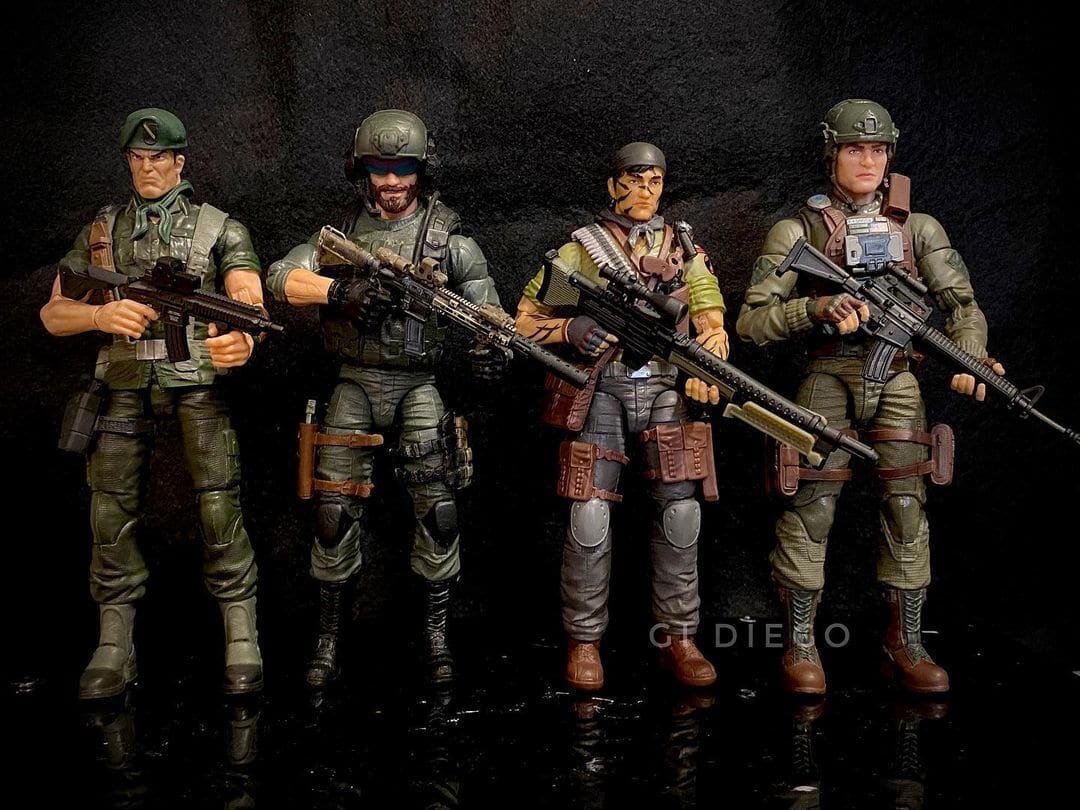 Gi Joe Classified Series Tunnel Rat in hand 16
