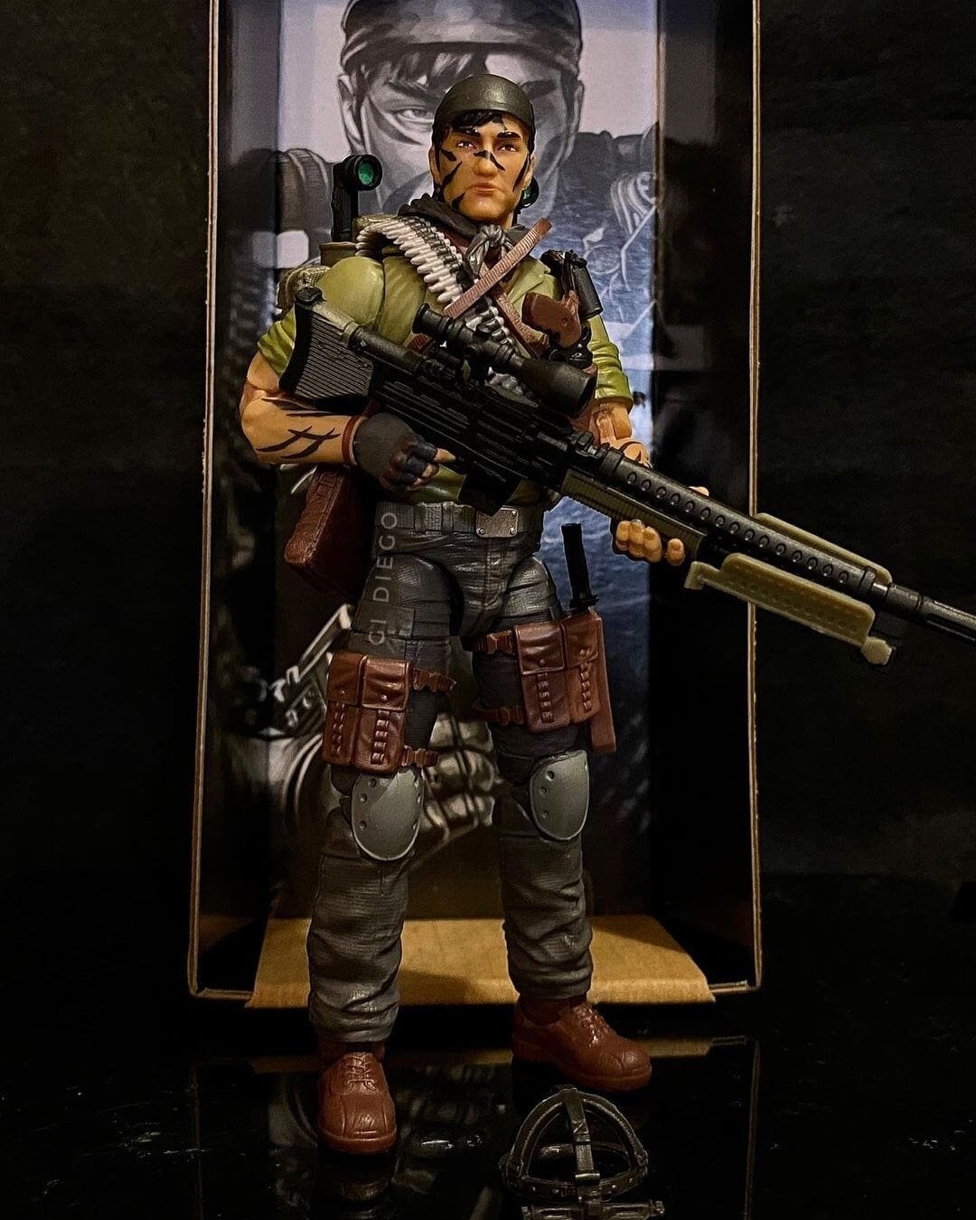 Gi Joe Classified Series Tunnel Rat in hand 1a