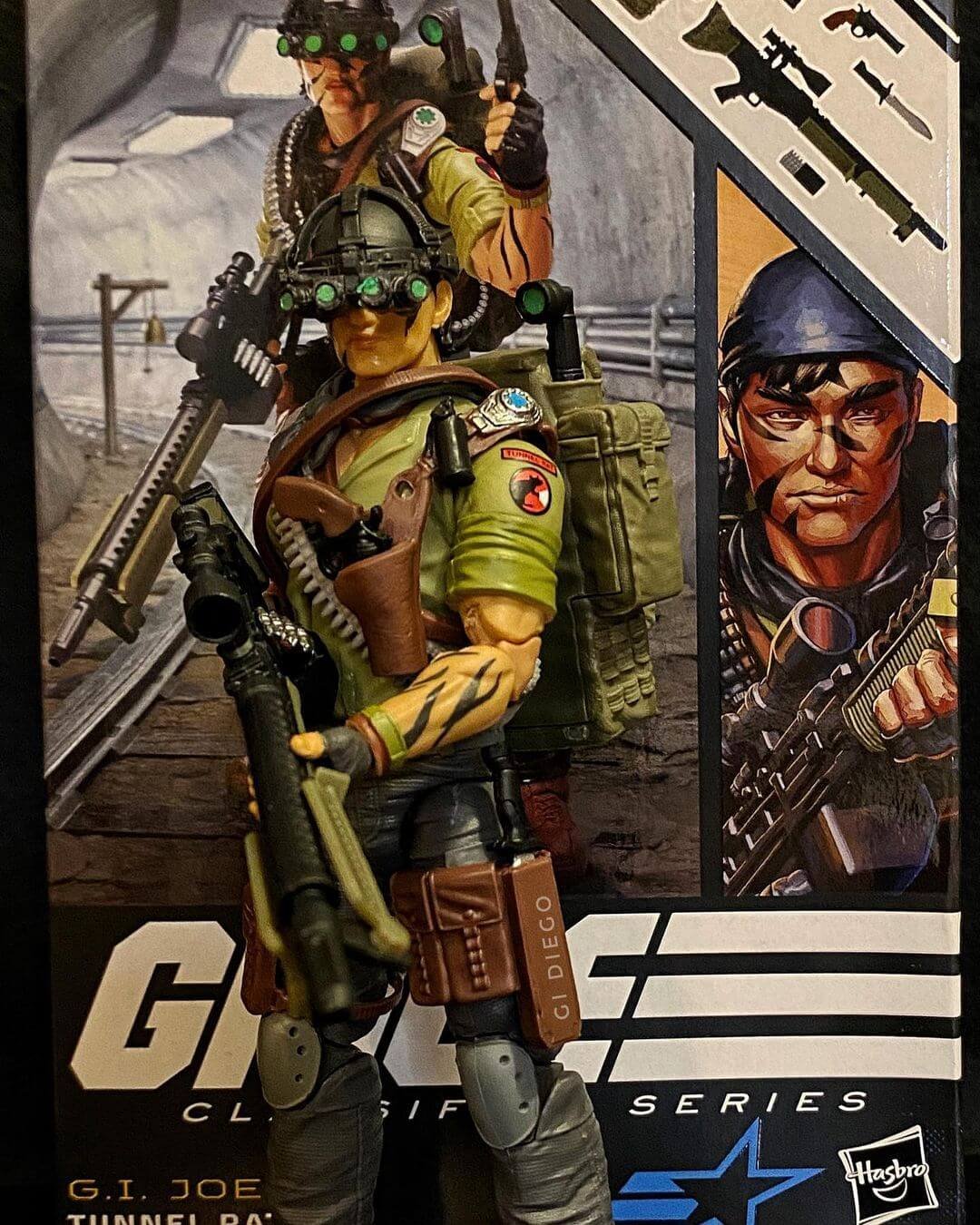Gi Joe Classified Series Tunnel Rat in hand 9