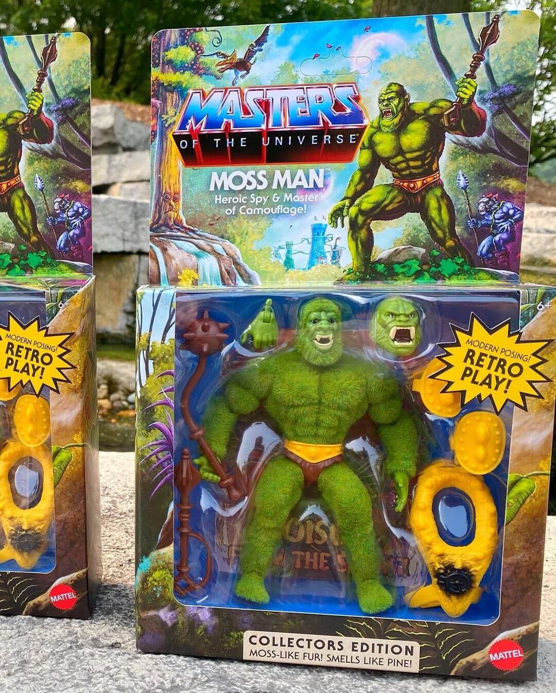MOTU Origins Moss Man in hand 4