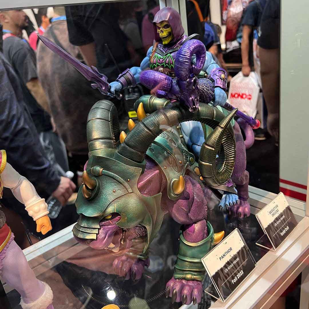 Mondo-Skeletor-and-Panthor-Masters-of-the-Universe-Sixth-Scale-SDCC-Exclusive-Booth-1