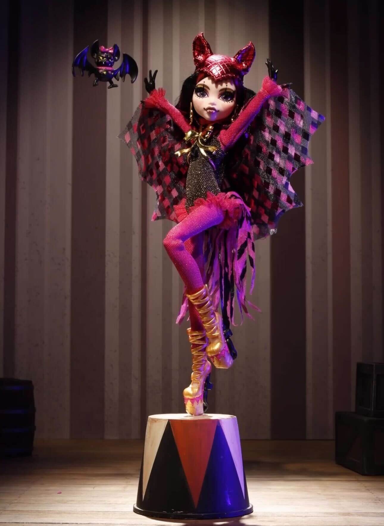 Monster High Freak Du Chic Draculaura Doll 8