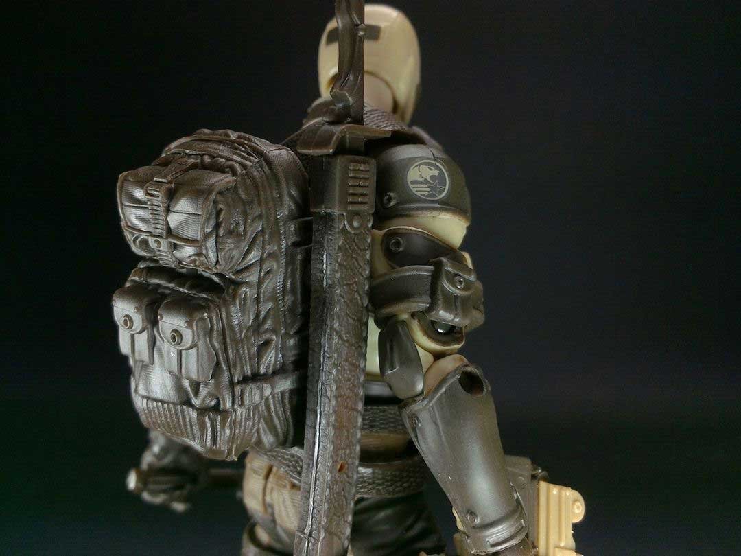 Desert-Commando-Snake-Eyes-GI-Joe-Classified-Series-In-Hand-10