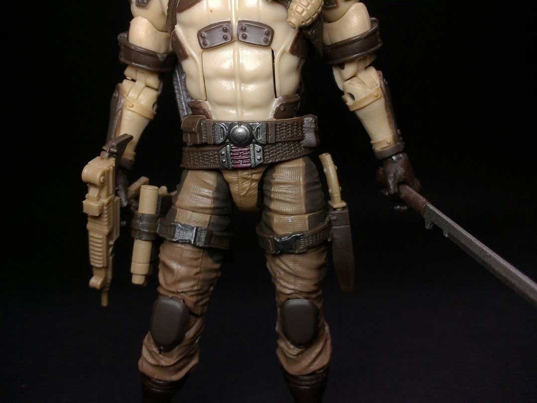 Desert-Commando-Snake-Eyes-GI-Joe-Classified-Series-In-Hand-9