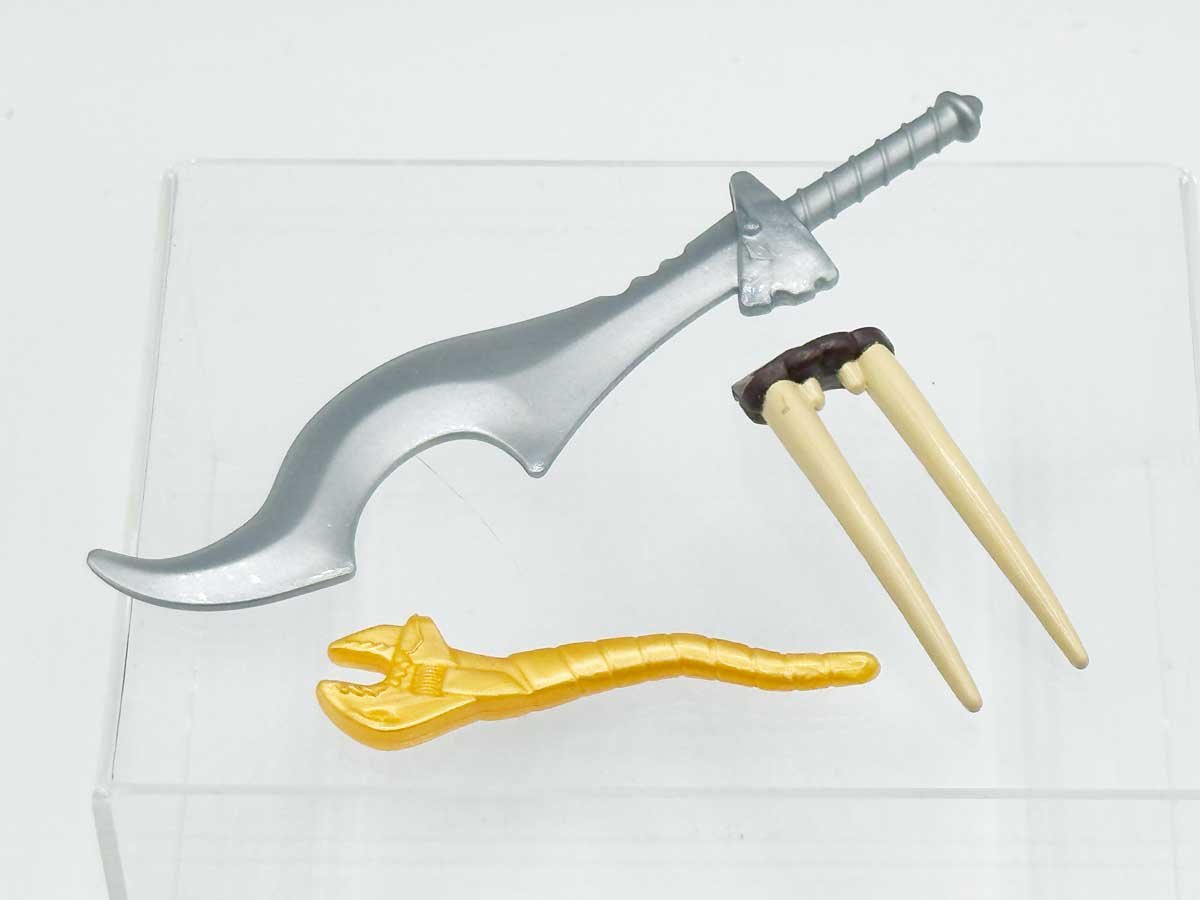 Fang-Or-MOTU-Origins-Mattel-Creations-Exclusive-Accessories