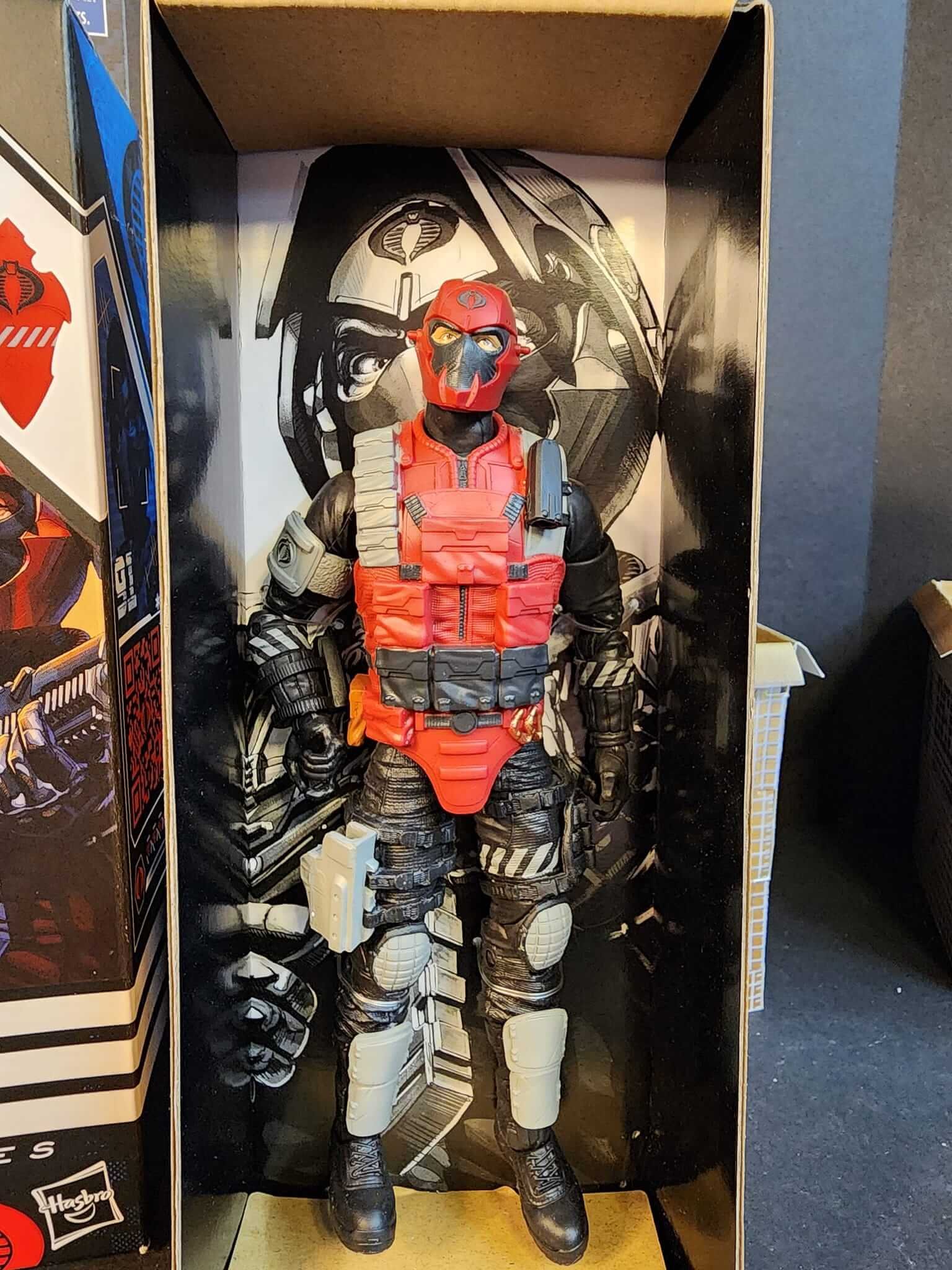 GI Joe Crimson Alley Viper in hand 2