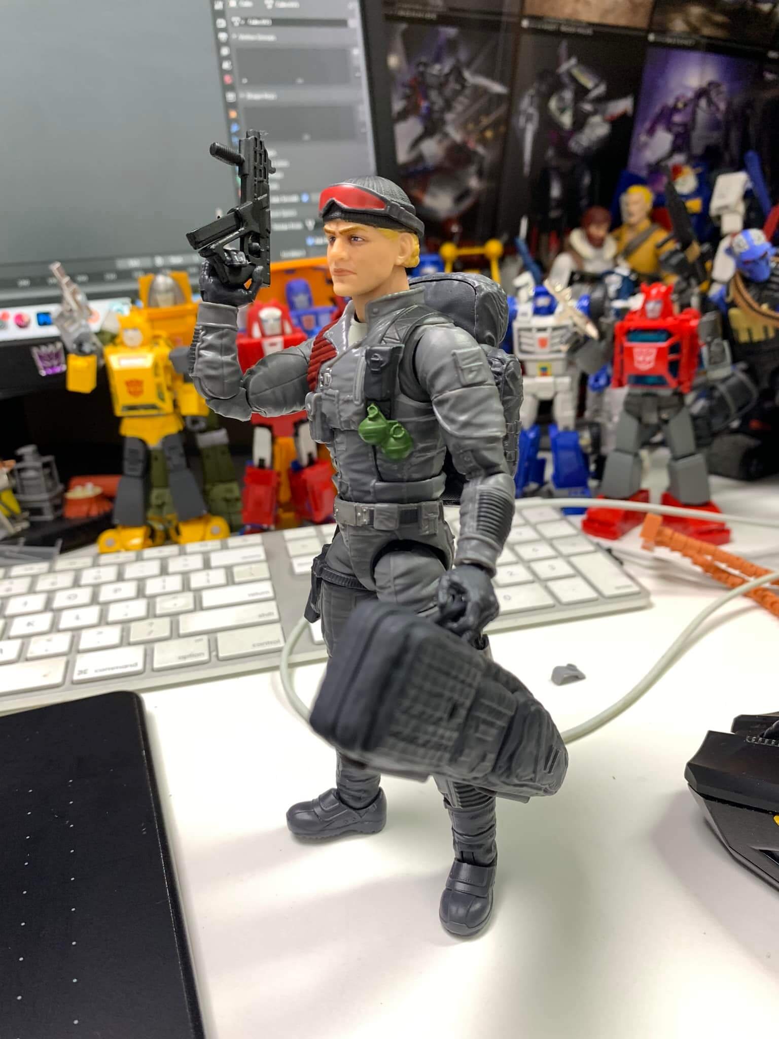 Gi Joe Classified Series Low Light in hand 16