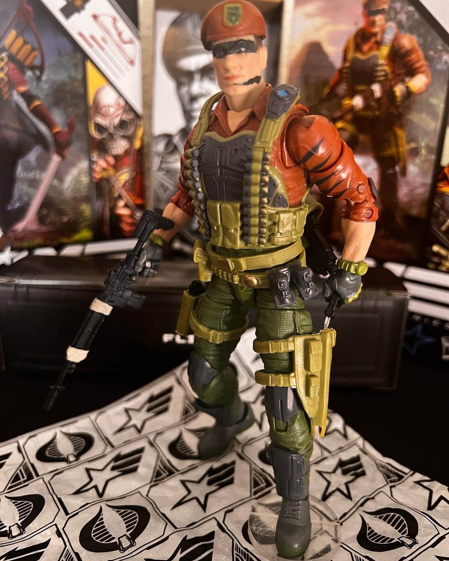 Gi Joe Classified Series Tiger Force Flint in hand 2
