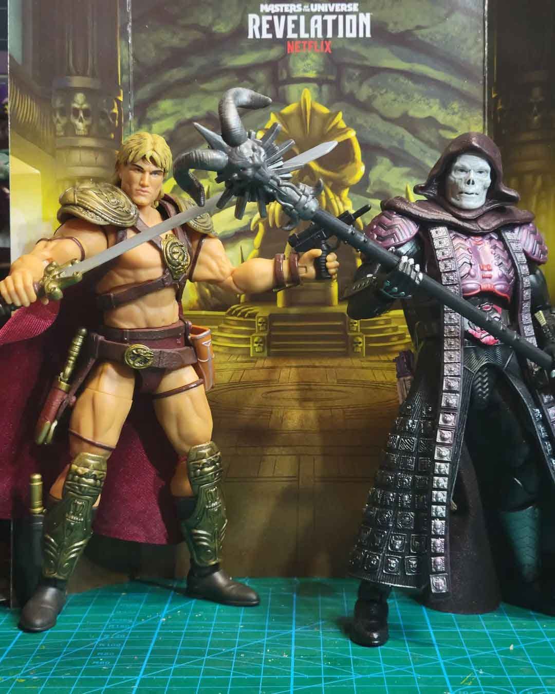 Masters-of-the-Verse-Heads-Ramen-Toy-In-Hand-10