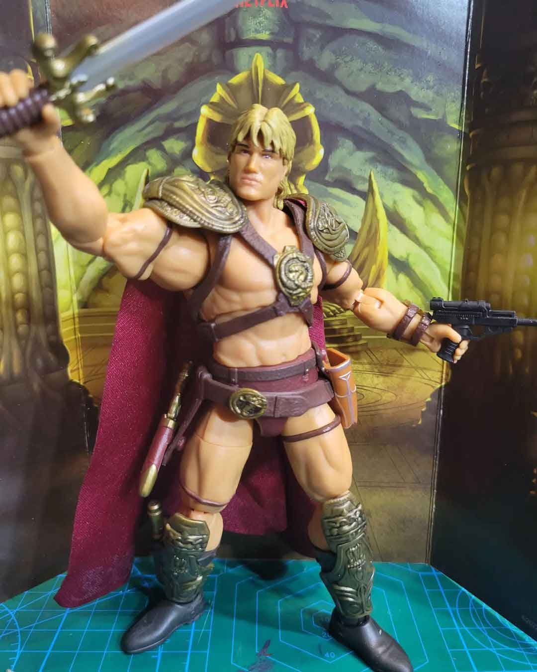 Masters-of-the-Verse-Heads-Ramen-Toy-In-Hand-2