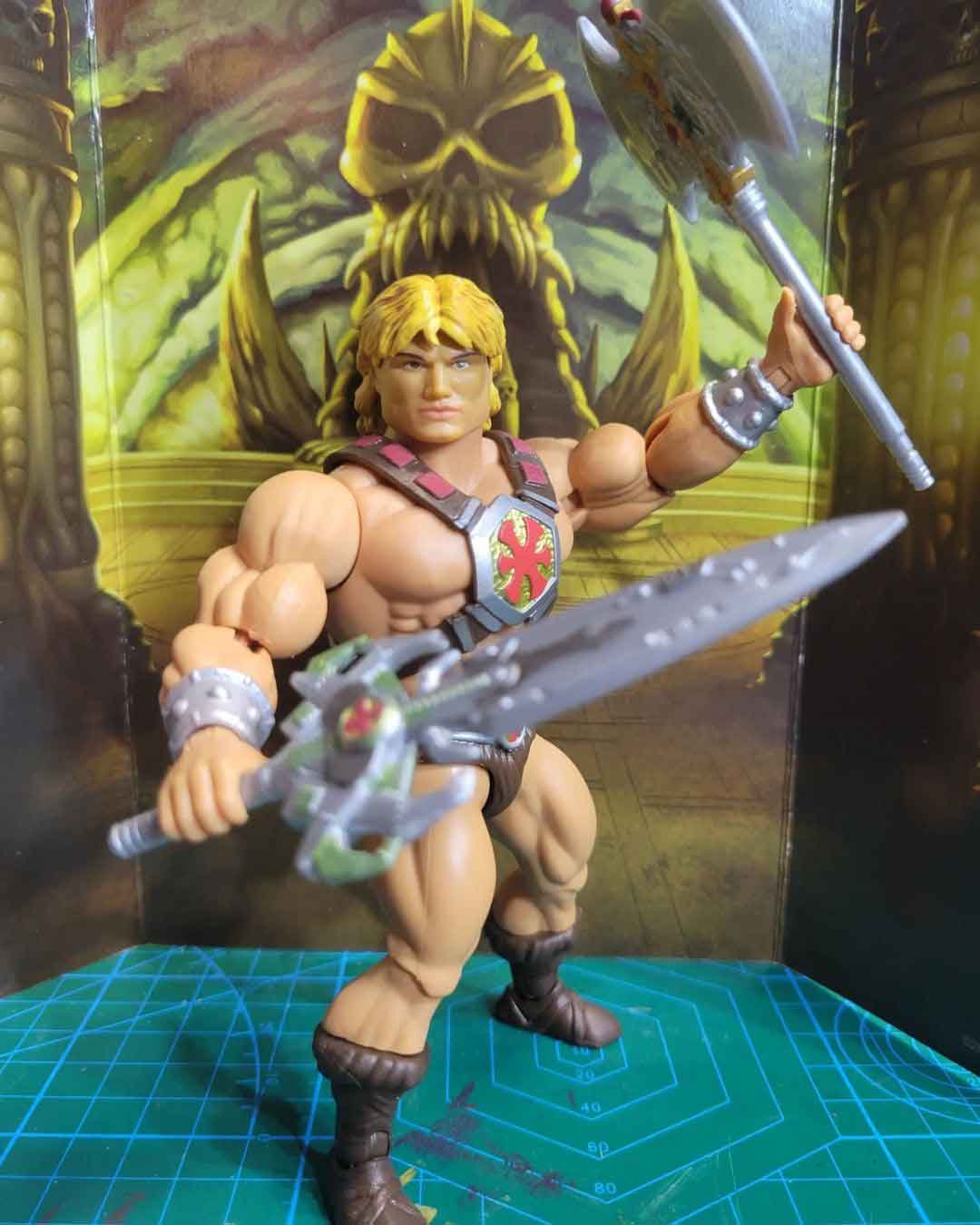 Masters-of-the-Verse-Heads-Ramen-Toy-In-Hand-4