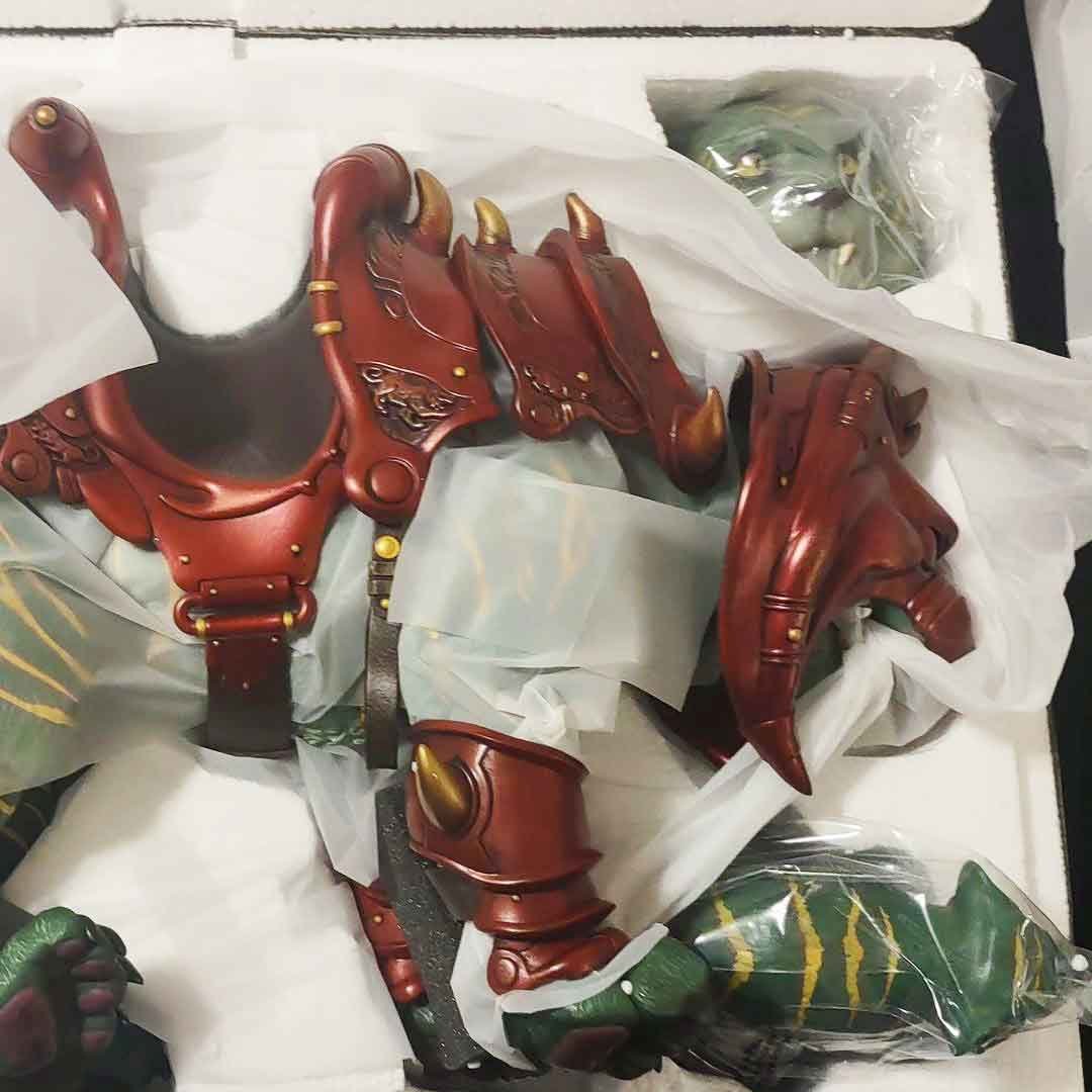 Mondo-Battle-Cat-Sixth-Scale-Masters-of-the-Universe-Figure-In-Hand-2