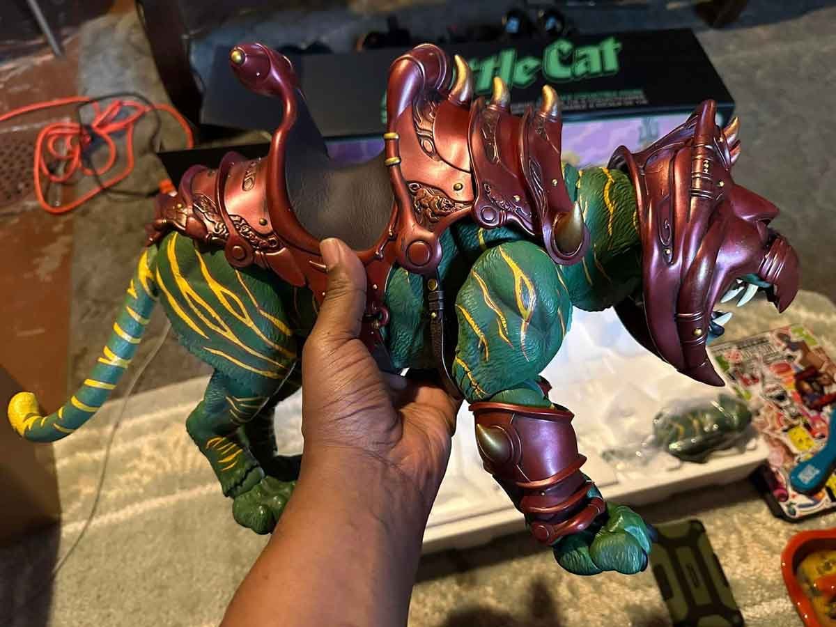 Mondo-Battle-Cat-Sixth-Scale-Masters-of-the-Universe-Figure-In-Hand-8