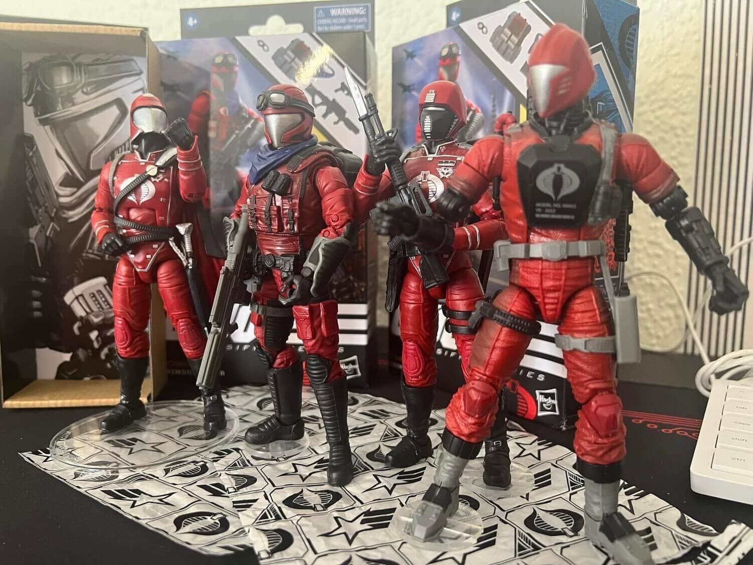 GI Joe Classified Crimson Viper In Hand 3