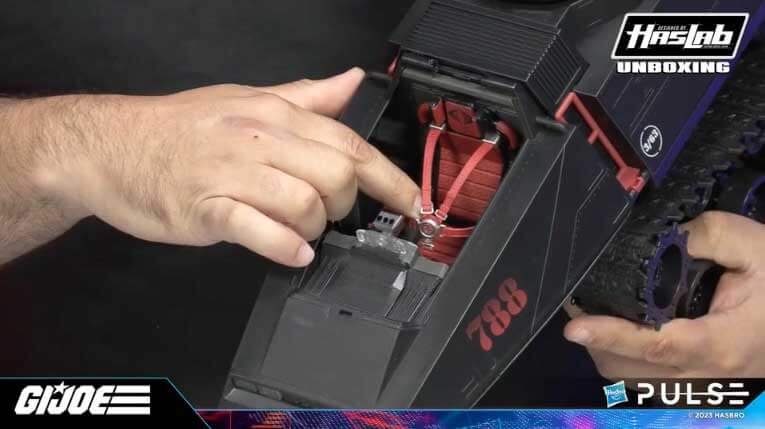 Cobra-Hiss-Tank-Gi-Joe-Classified-Series-Unboxing-HasLab-Unboxing-9