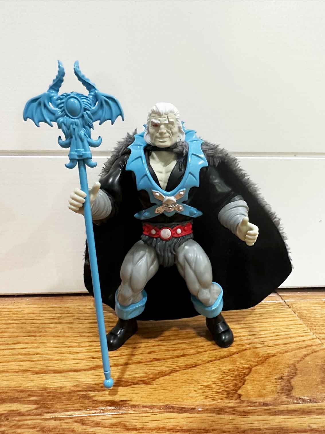 Legends-of-Dragonore-Oskuro-In-Hand-Images-1