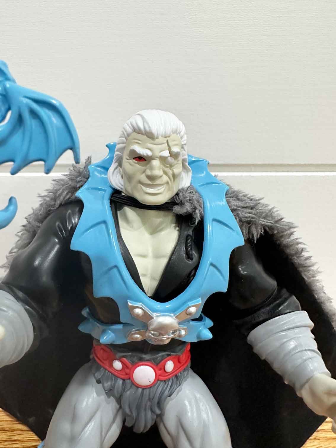 Legends-of-Dragonore-Oskuro-In-Hand-Images-2