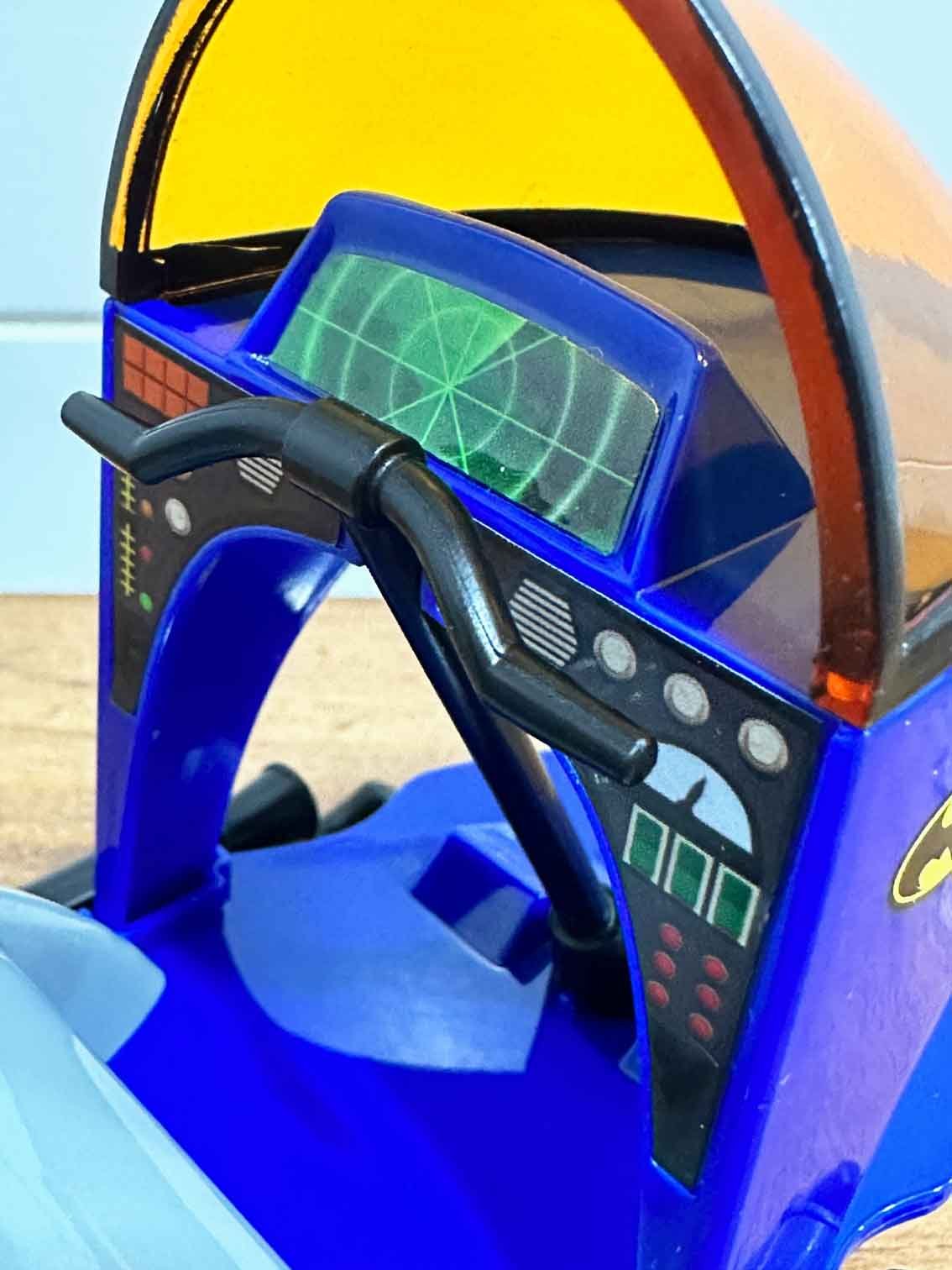 McFarlane-DC-Super-Powers-Whirlybat-in-hand-cockpit-2