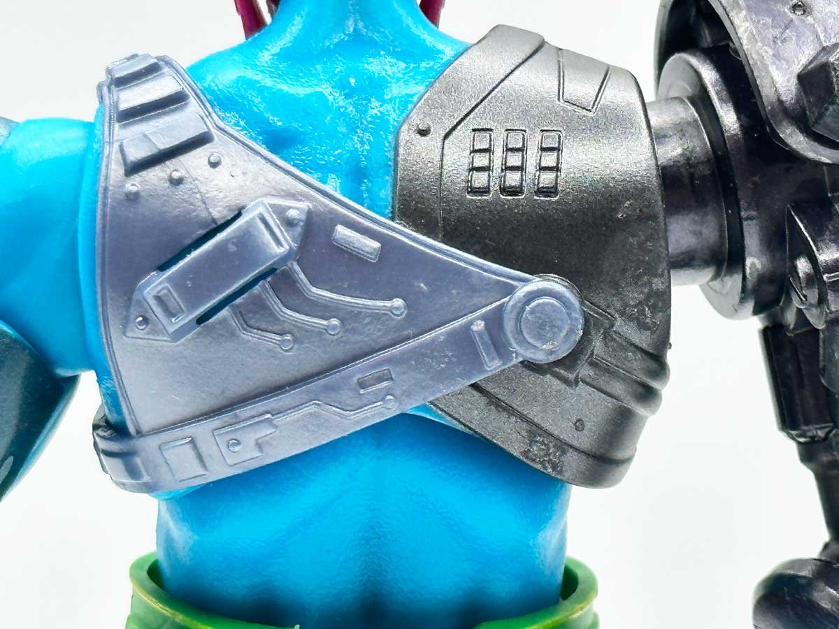 New-Eternia-Trap-Jaw-Masterverse-Review-Back-Armor