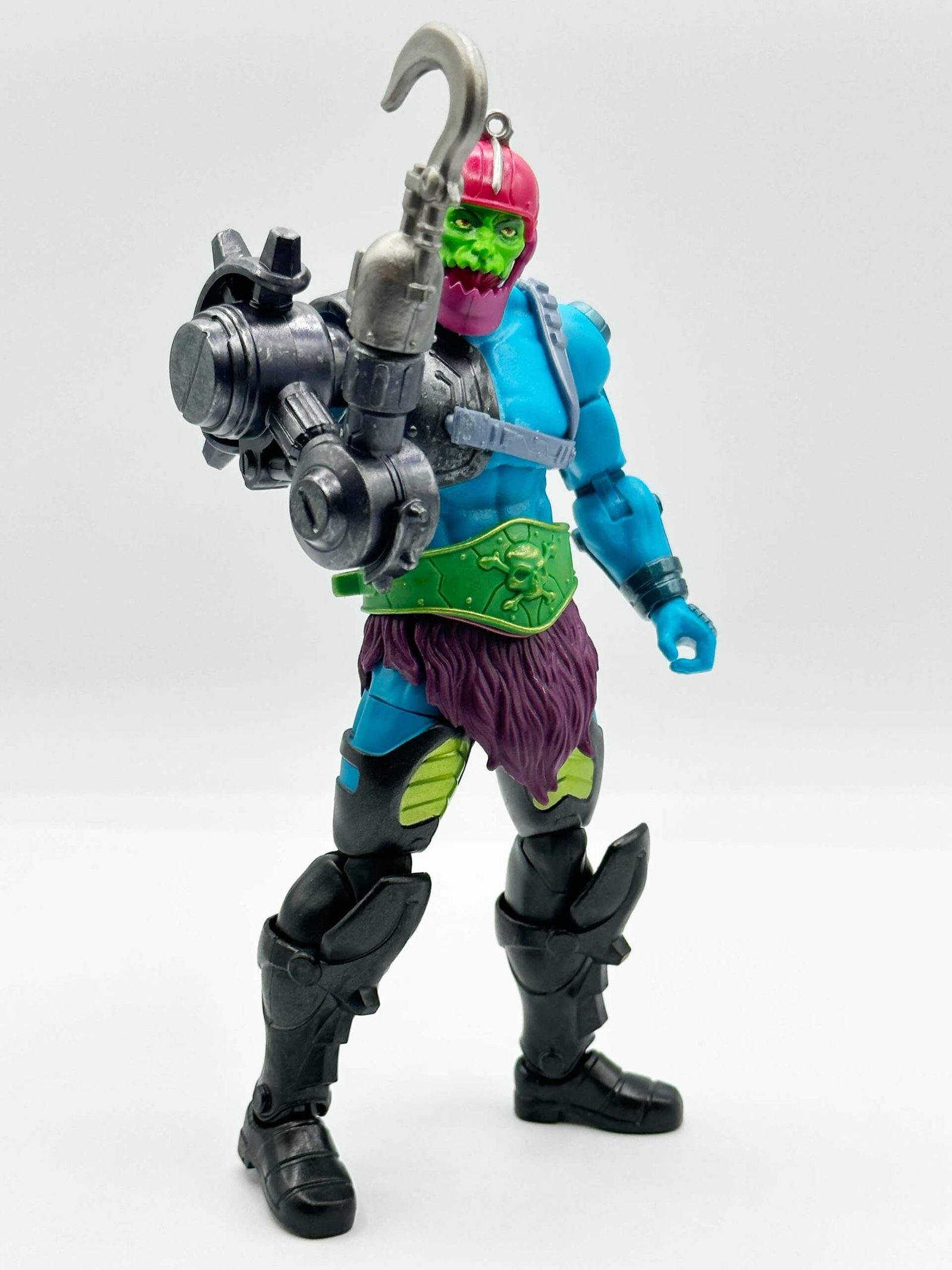 New-Eternia-Trap-Jaw-Masterverse-Review-Hook-Pose-2