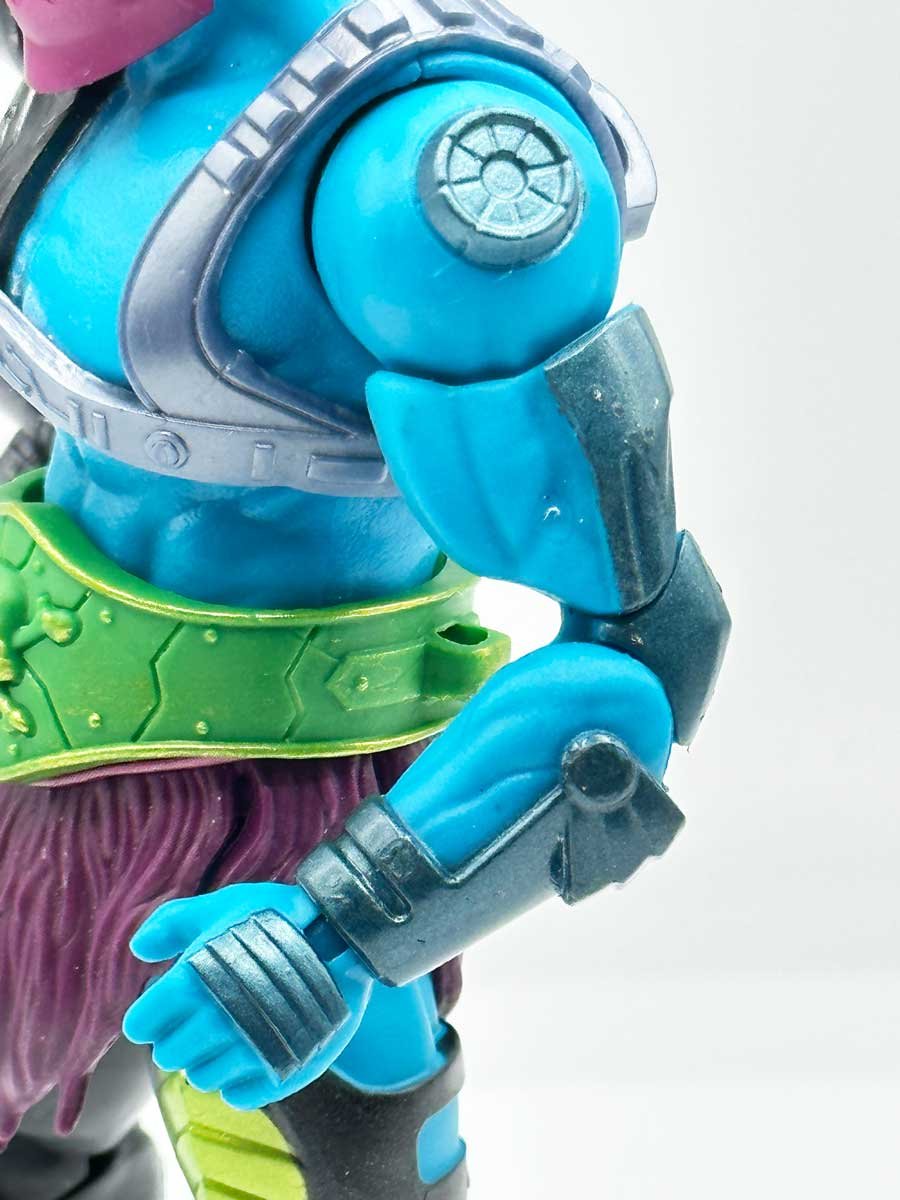 New-Eternia-Trap-Jaw-Masterverse-Review-Left-Arm-Side