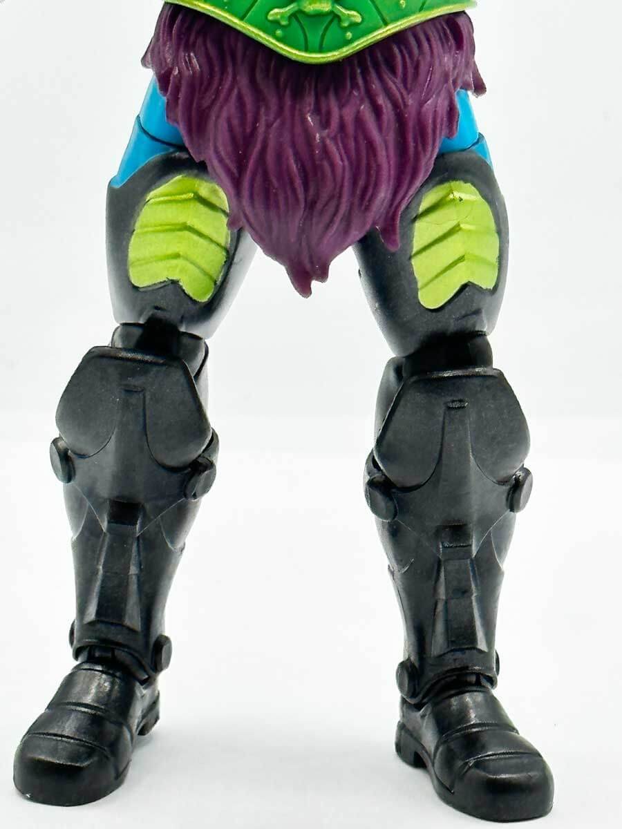 New-Eternia-Trap-Jaw-Masterverse-Review-Lower-Body-Front