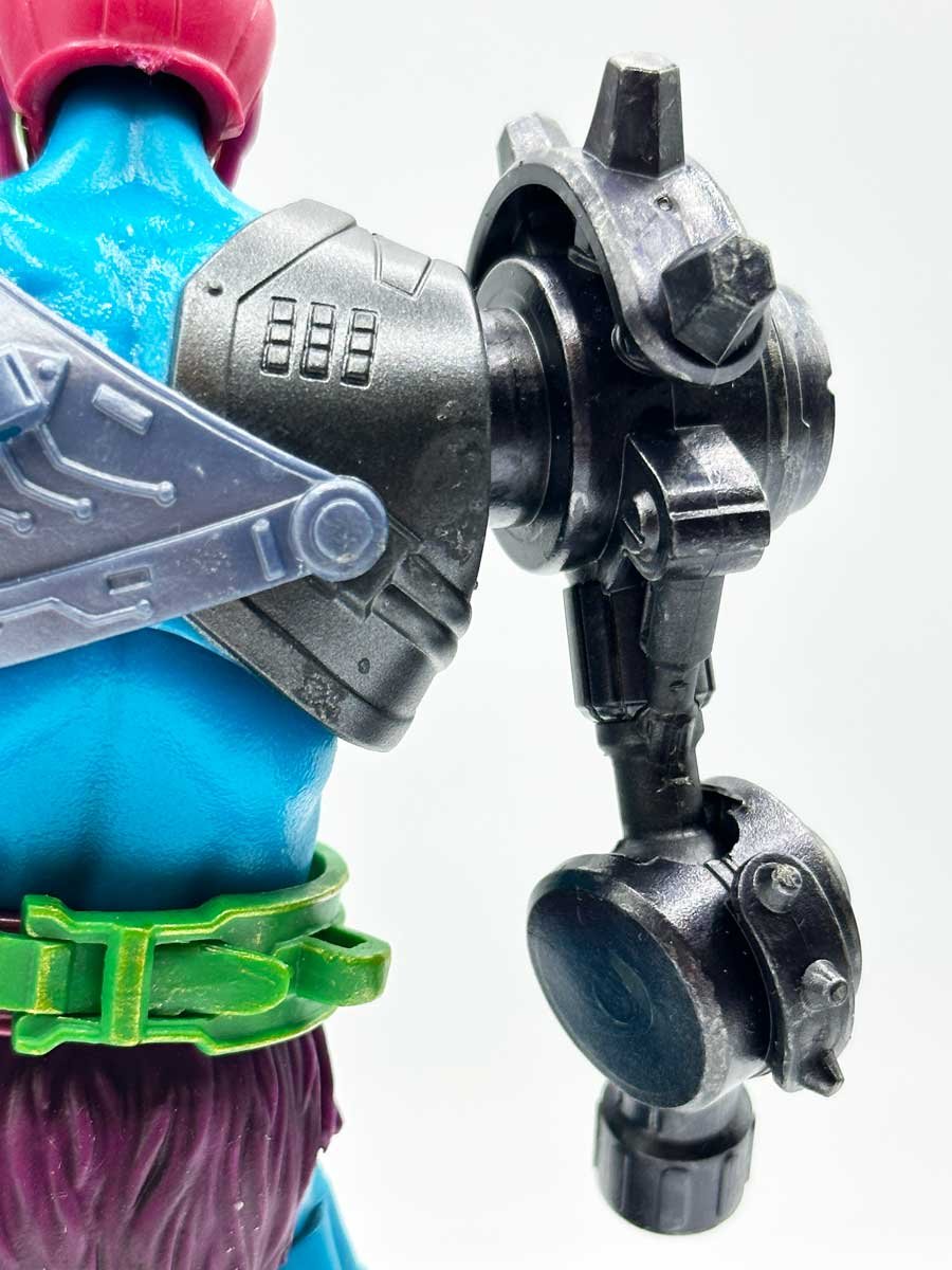 New-Eternia-Trap-Jaw-Masterverse-Review-Right-Arm-Back