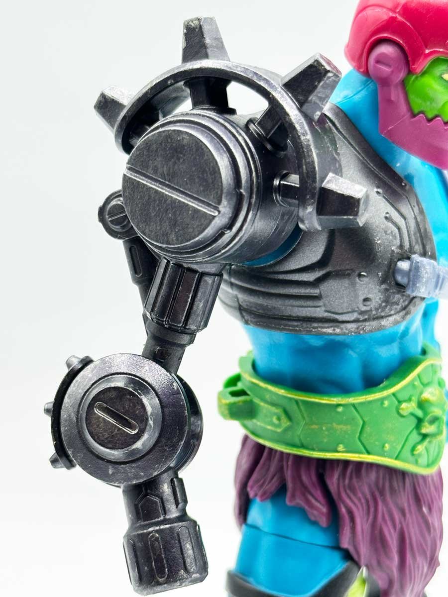 New-Eternia-Trap-Jaw-Masterverse-Review-Right-Arm-Side