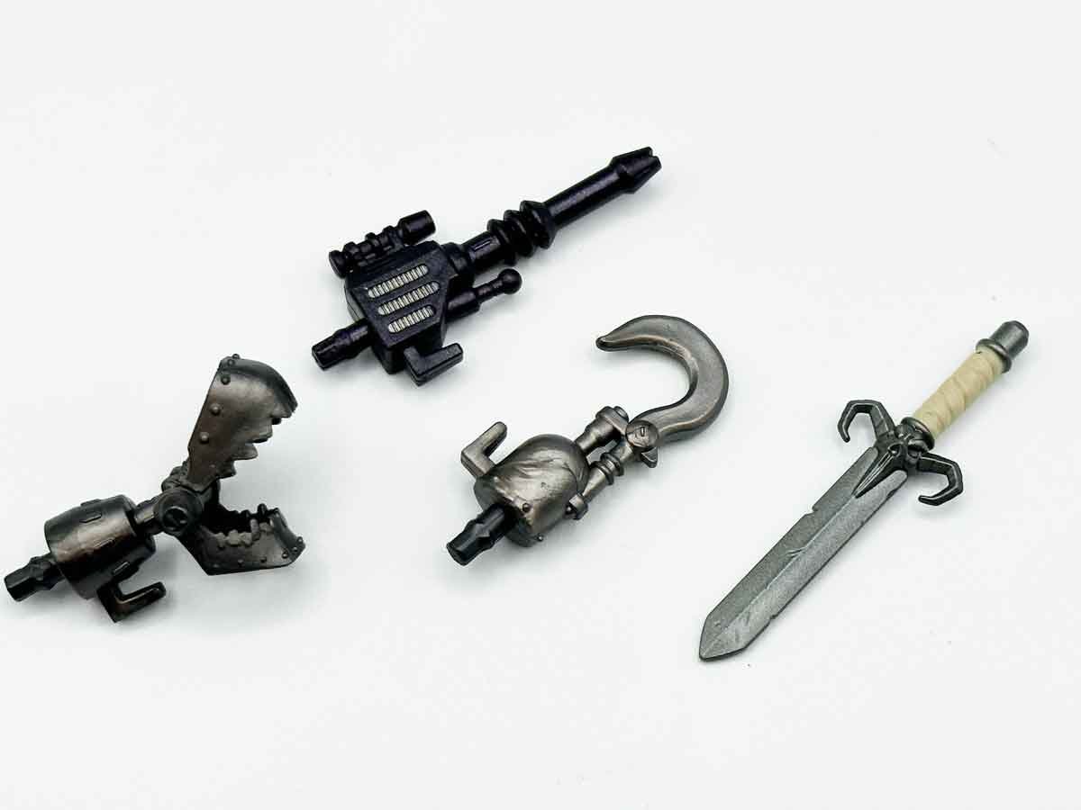 New-Eternia-Trap-Jaw-Masterverse-Review-Weapons