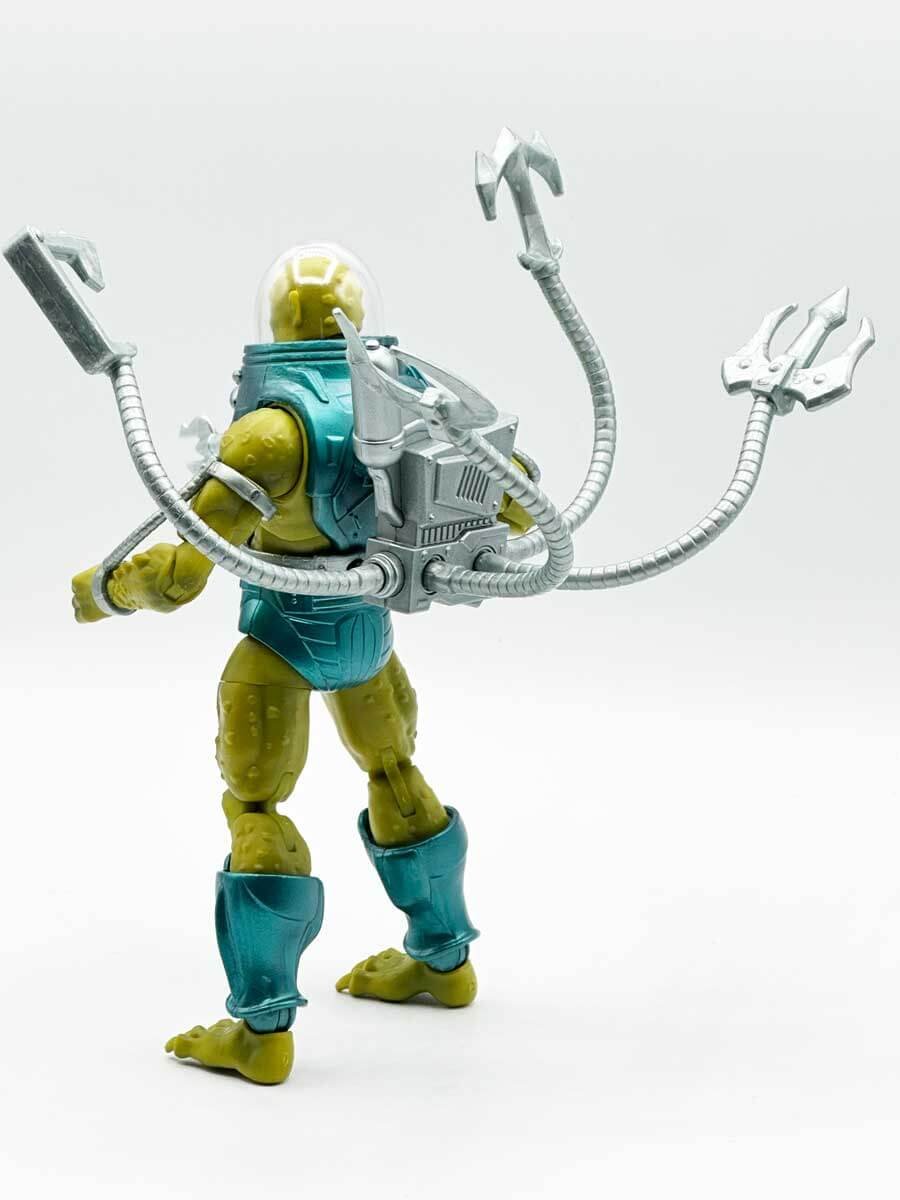 Slush-Head-Masterverse-New-Adventures-of-He-Man-Review-Backpack-Geared-Up