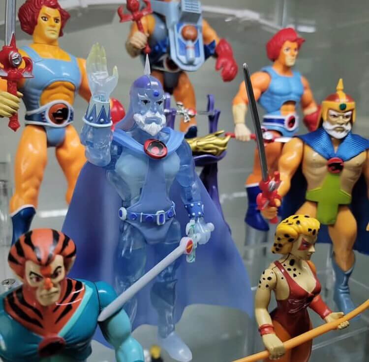 ThunderCats Ultimates Ghost Jaga in hand 13