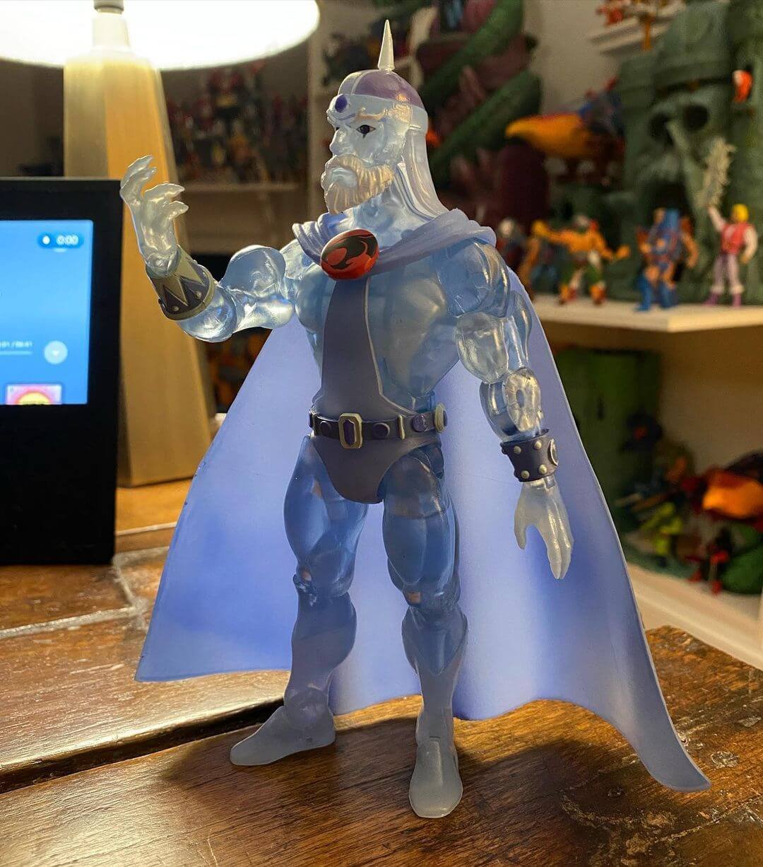 ThunderCats Ultimates Ghost Jaga in hand 4