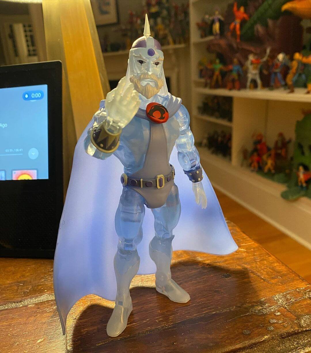 ThunderCats Ultimates Ghost Jaga in hand 5