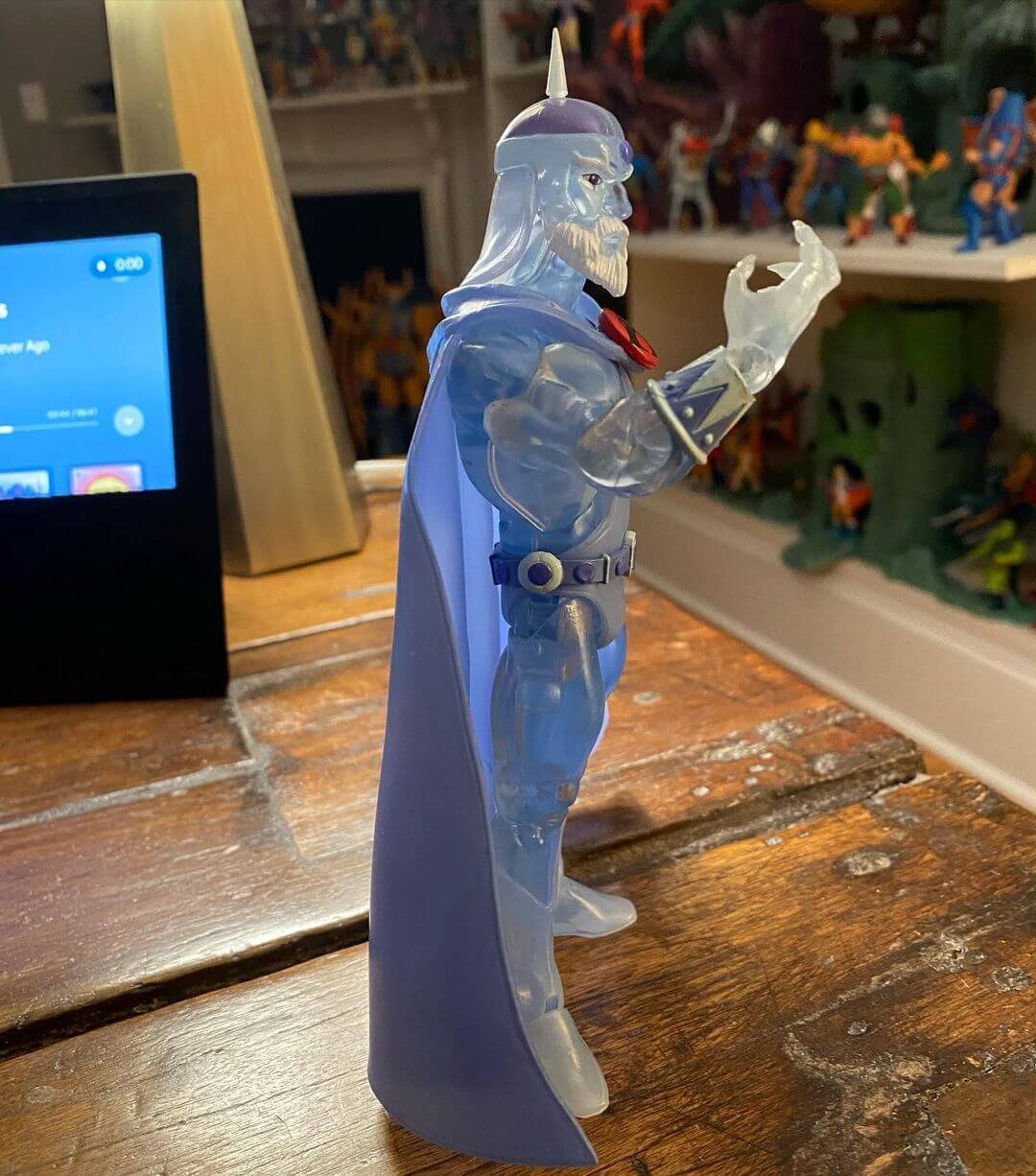 ThunderCats Ultimates Ghost Jaga in hand 6