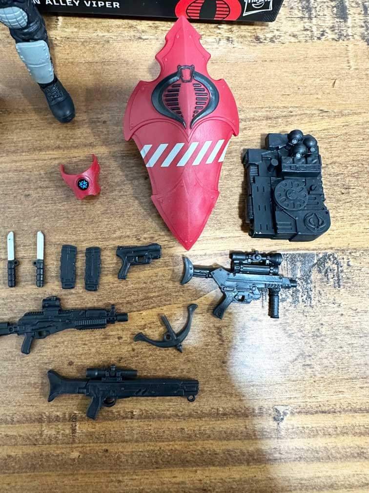 GI-Joe-Classified-Series-Crimson-Alley-Viper-In-Hand--accessories