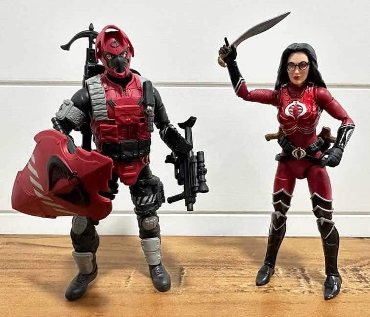 GI-Joe-Classified-Series-Crimson-Alley-Viper-In-Hand--action-pose-1