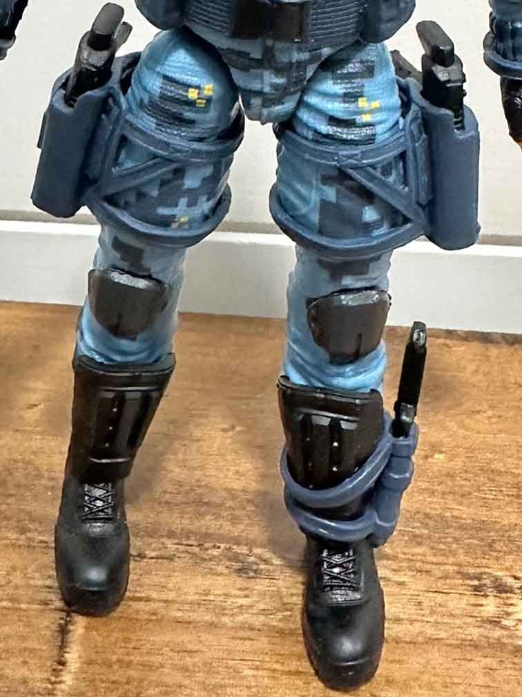 GI-Joe-Classified-Series-Shockwave-IH-legs-front