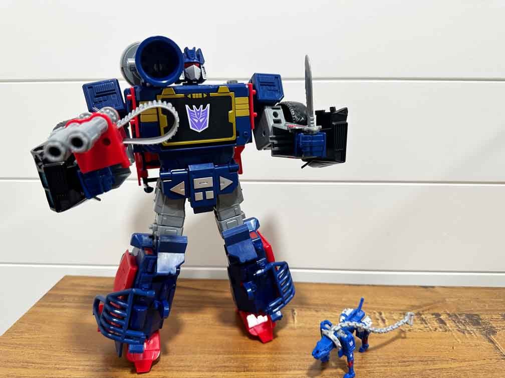 GI-Joe-Thunder-Machine-Soundwave-Thansformer-Crossover--robot-mode-2