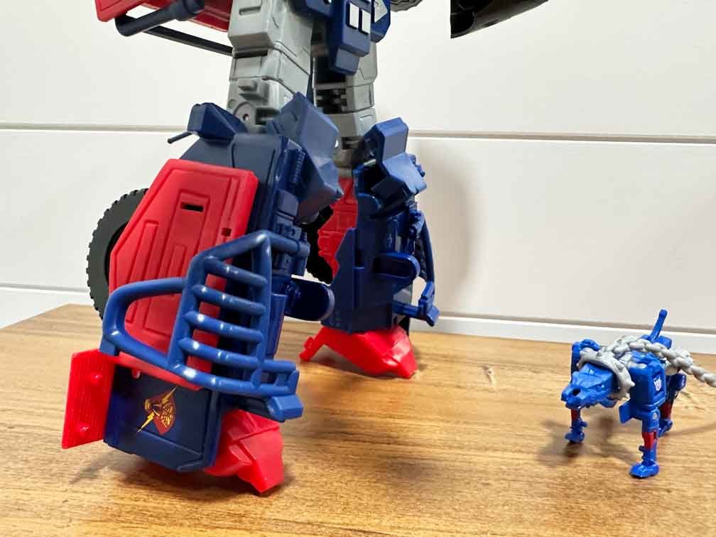 GI-Joe-Thunder-Machine-Soundwave-Thansformer-Crossover--robot-mode-8