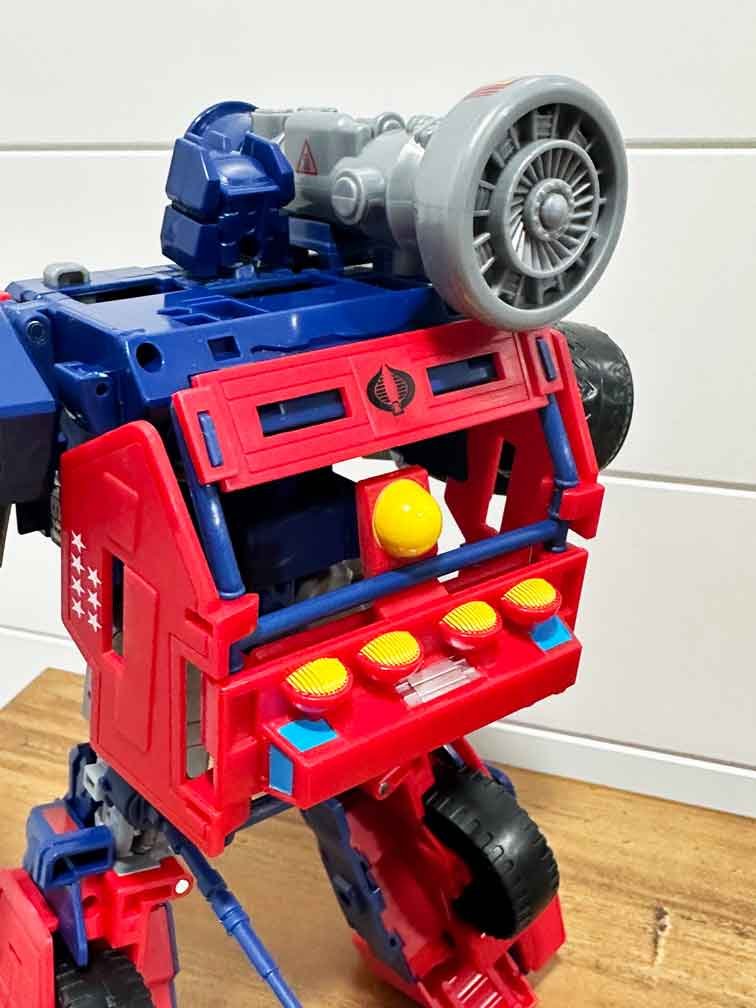 GI-Joe-Thunder-Machine-Soundwave-Thansformer-Crossover--robot-mode-9