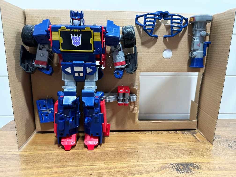 GI-Joe-Thunder-Machine-Soundwave-Thansformer-Crossover--robot-pack-out
