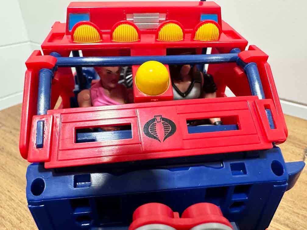 GI-Joe-Thunder-Machine-Soundwave-Thansformer-Crossover--vehicle-mode-4