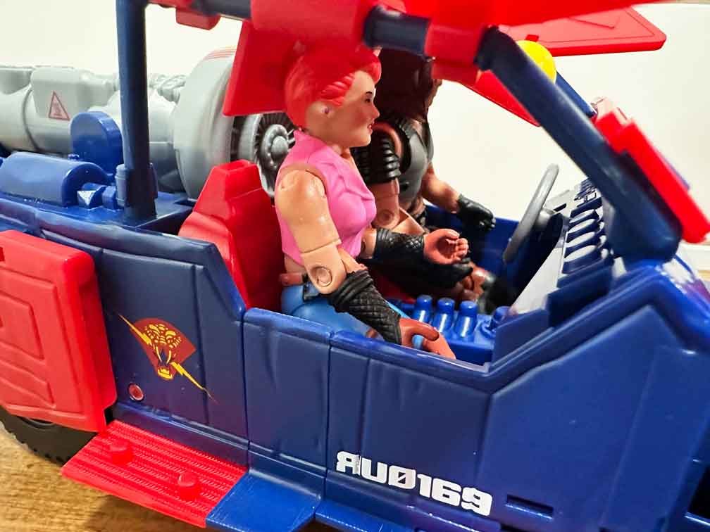 GI-Joe-Thunder-Machine-Soundwave-Thansformer-Crossover--vehicle-mode-5