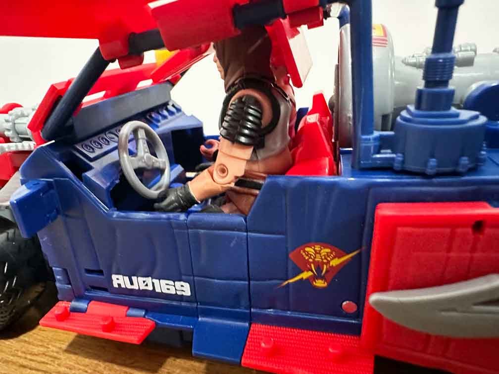 GI-Joe-Thunder-Machine-Soundwave-Thansformer-Crossover--vehicle-mode-6