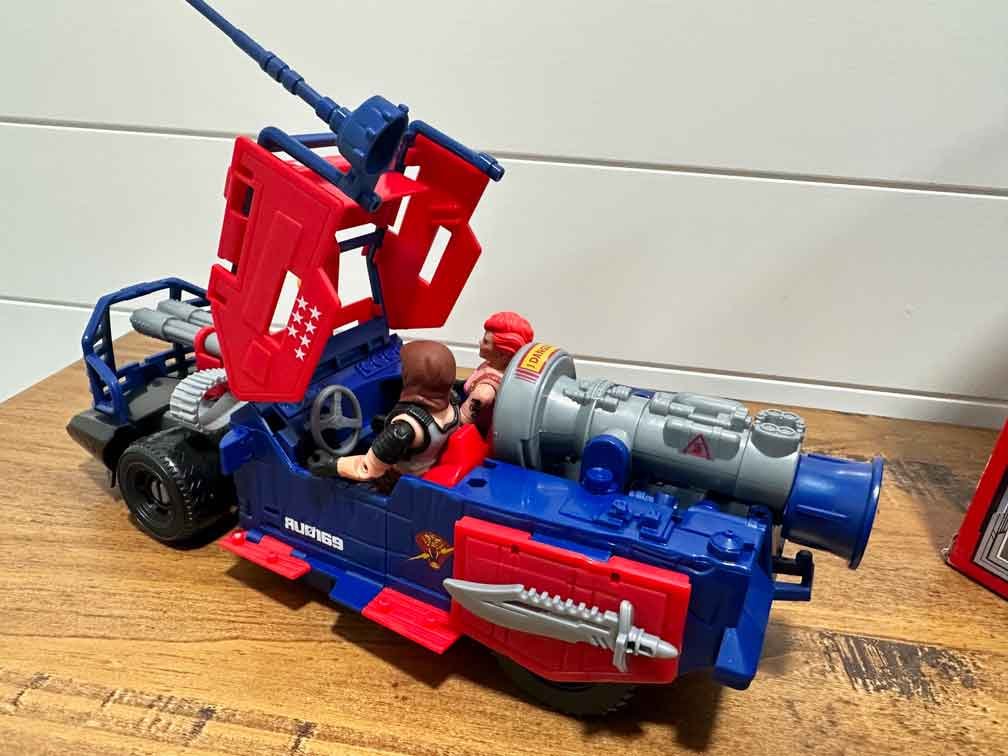 GI-Joe-Thunder-Machine-Soundwave-Thansformer-Crossover--vehicle-mode-7