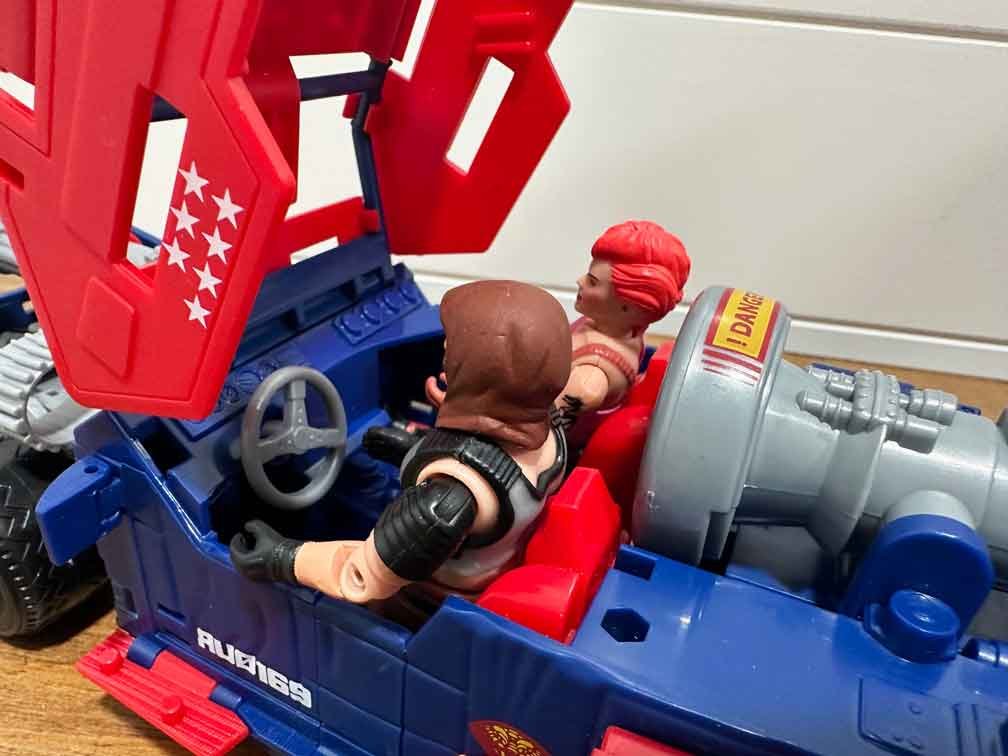 GI-Joe-Thunder-Machine-Soundwave-Thansformer-Crossover--vehicle-mode-8