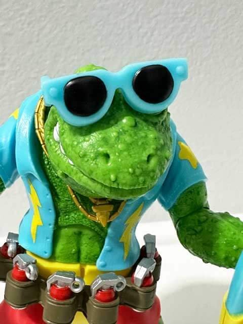 Super7-TMNT-Ultimates-Genghis-Frog-Action-pose-11