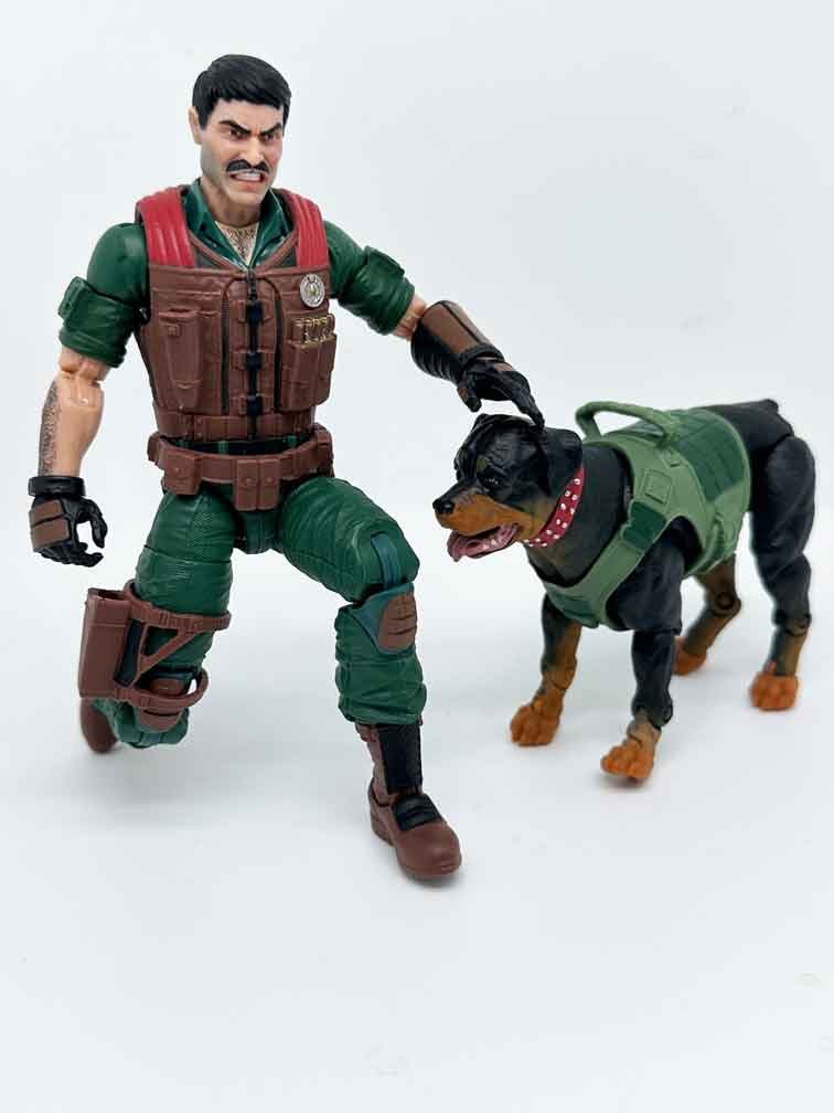 Gi-Joe-Classified-Mutt-&-Junkyard-action-pose-3